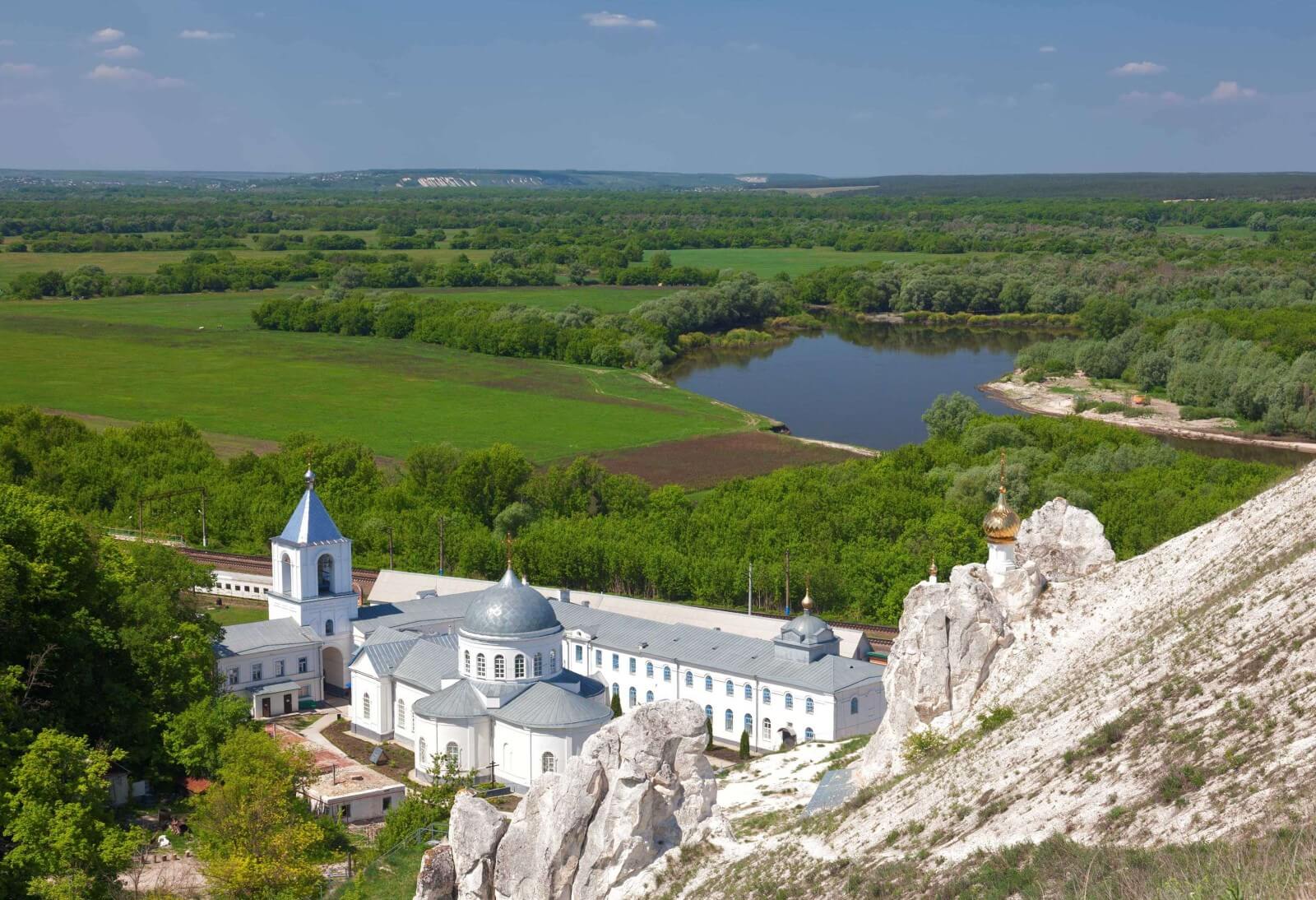 Вид на Дивногорский монастырь и на Дон